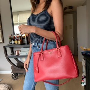 Prada Saffiano Lux medium Tote